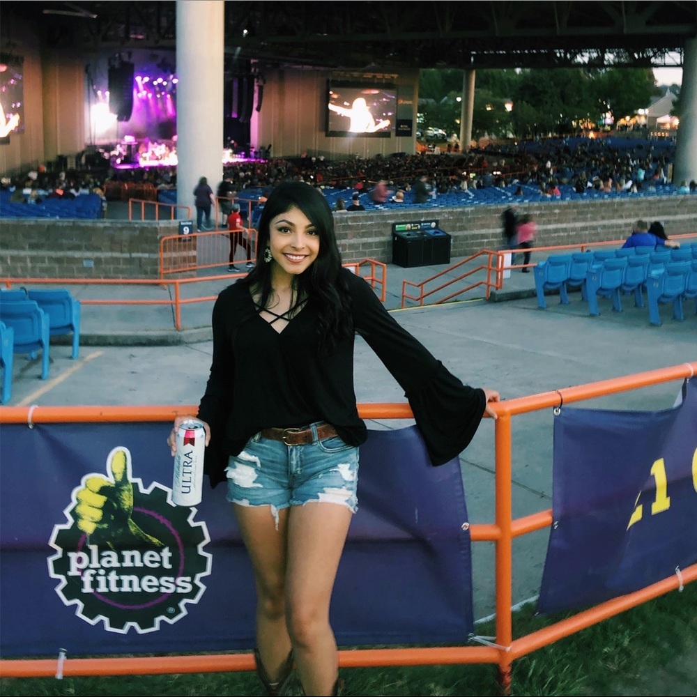 Meet your Posher, Alejandra